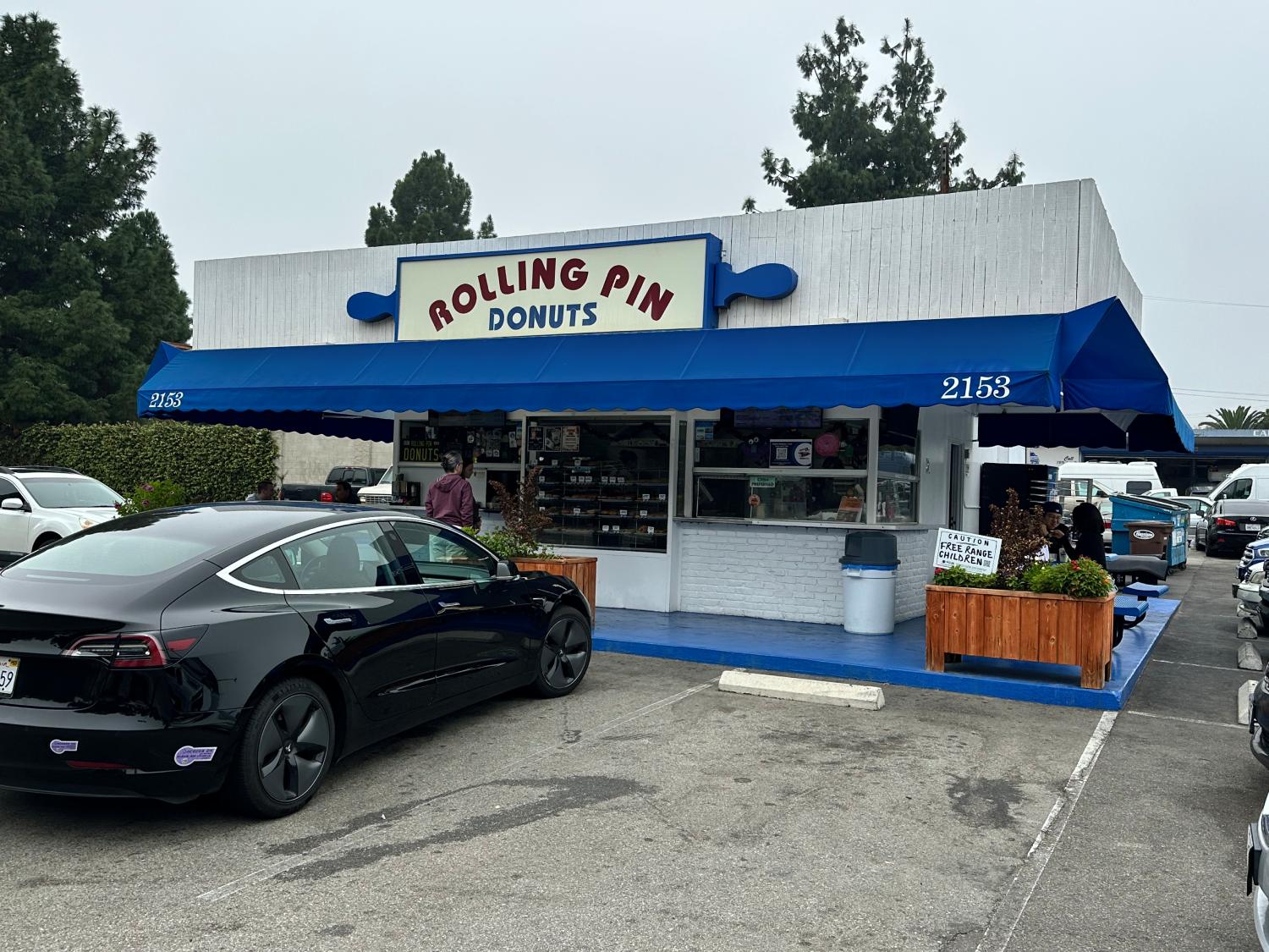 Rolling Pin Donuts exterior.